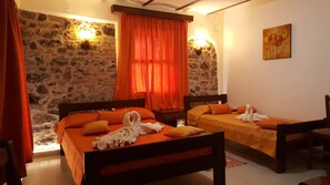 Apartamento, 1 habitación | Espacio para trabajar con un portátil, wifi gratis, ropa de cama