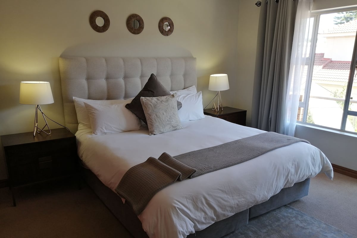 1 Schlafzimmer, Zimmersafe, individuell eingerichtet, Schreibtisch