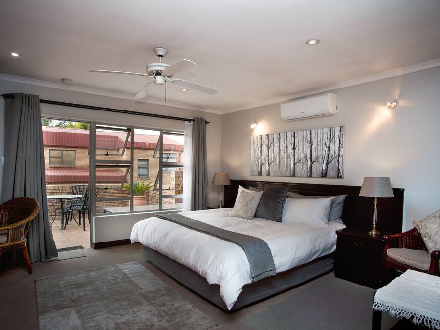 1 bedroom, in-room safe, individually furnished, desk