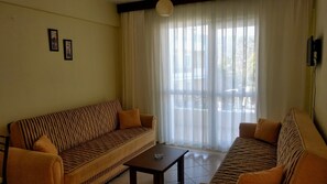 Family Apartment | Minibar, desk, bed sheets - Melodi Club Hotel (Kusadasi)