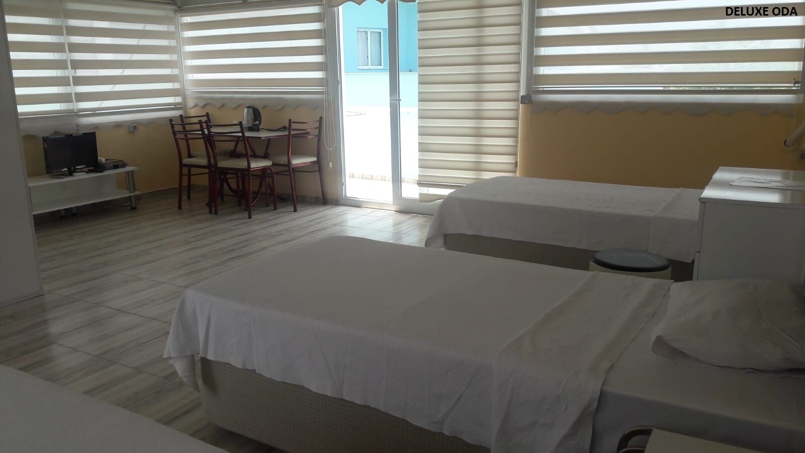 deluxe triple room | 2 bedrooms, minibar, desk, bed sheets