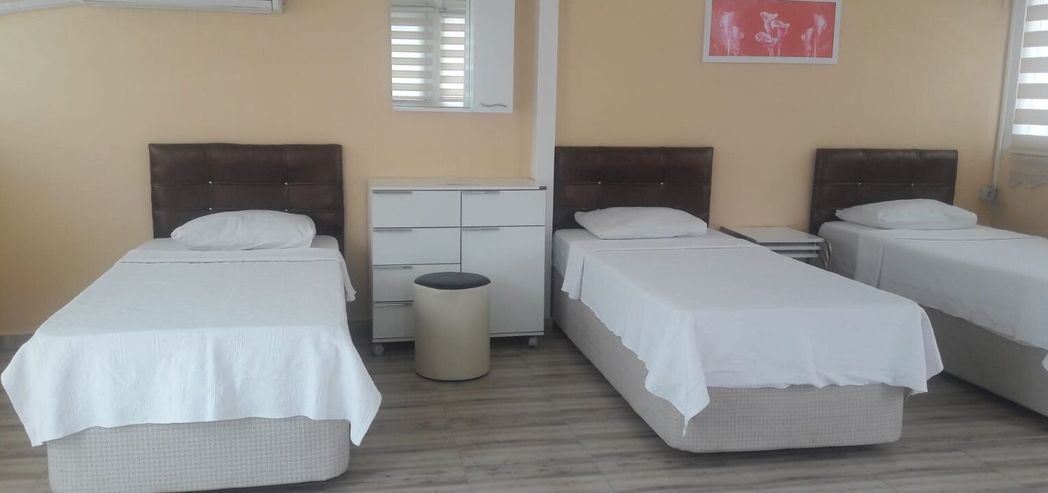 deluxe triple room | 2 bedrooms, minibar, desk, bed sheets