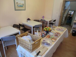 Daily buffet breakfast (CZK 155 per person)