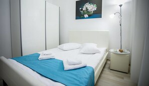 1 bedroom, desk, soundproofing, iron/ironing board - Iassium Residence Copou (Iasi)