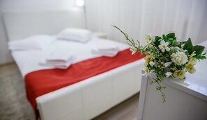 1 bedroom, desk, soundproofing, iron/ironing board - Iassium Residence Copou (Iasi)