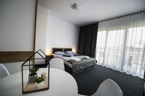 Familien-Vierbettzimmer, 1 Schlafzimmer | Bügeleisen/Bügelbrett, kostenloses Internet per Kabel