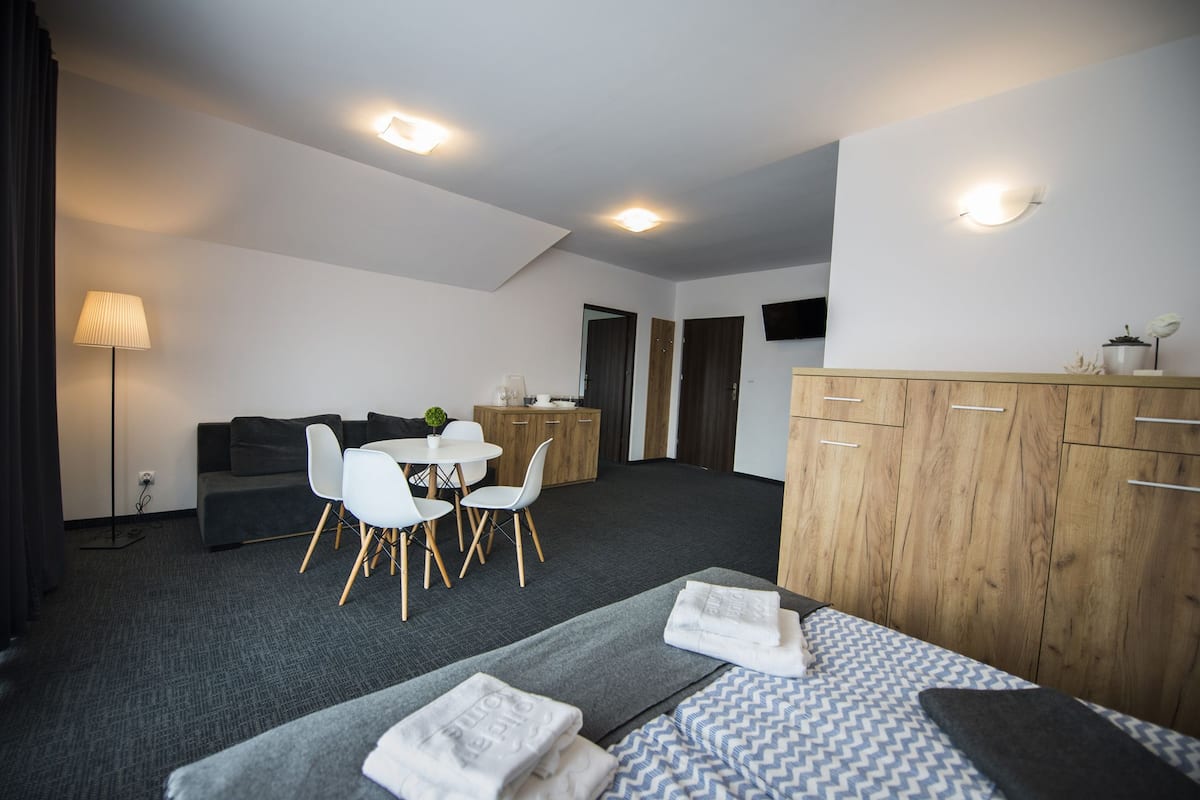Traditional Studio, 1 Bedroom | Iron/ironing board