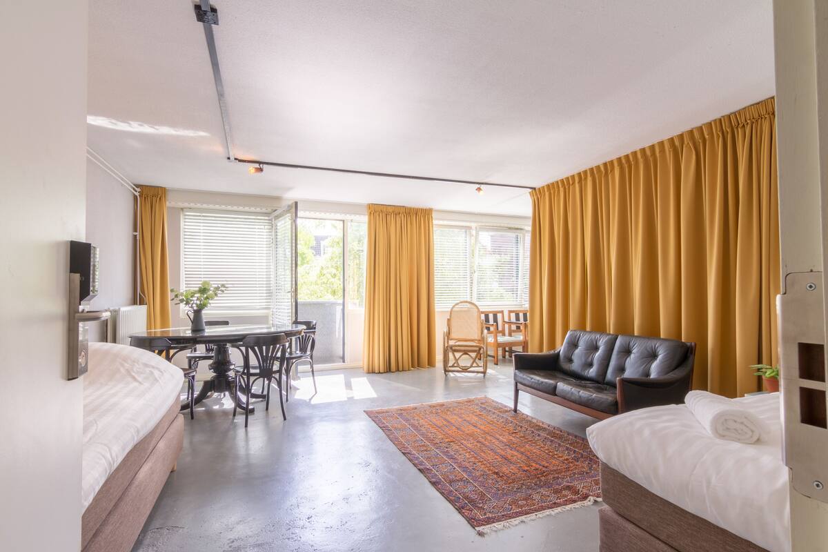 Ropa de cama de alta calidad, colchones viscoelásticos, cortinas opacas