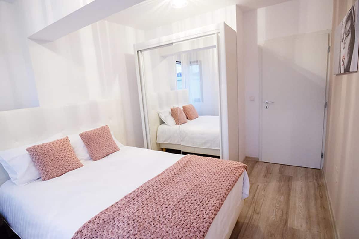 1 slaapkamer, een minibar, een bureau, geluiddichte muren