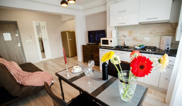 Apartment, 1 Bedroom | Private kitchen