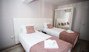 Deluxe Apartment, 1 Bedroom | 1 bedroom, minibar, desk, soundproofing - Metropolitan Iassium Luxury Suites (Iasi)