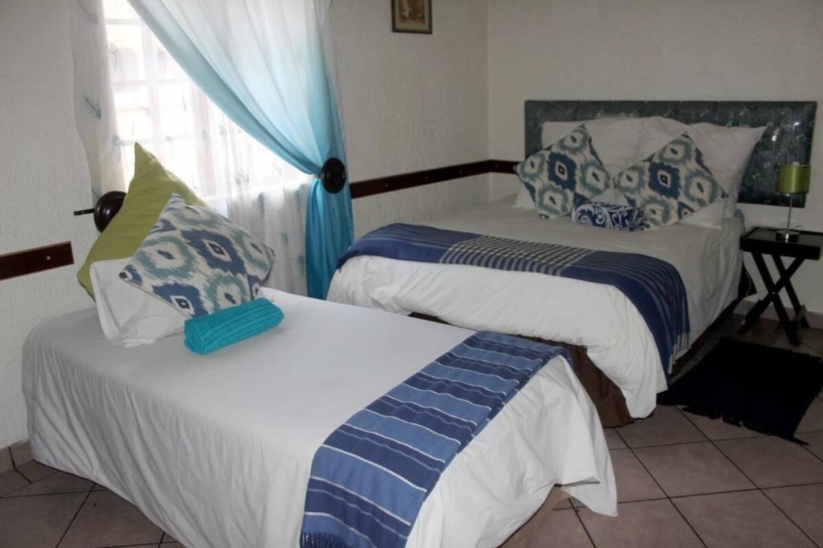 Premium bedding, in-room safe, soundproofing, free WiFi