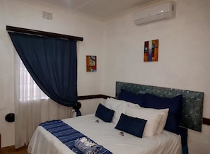 Premium bedding, in-room safe, soundproofing, free WiFi