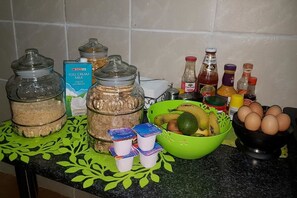 Free daily English breakfast