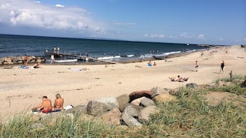 På stranden