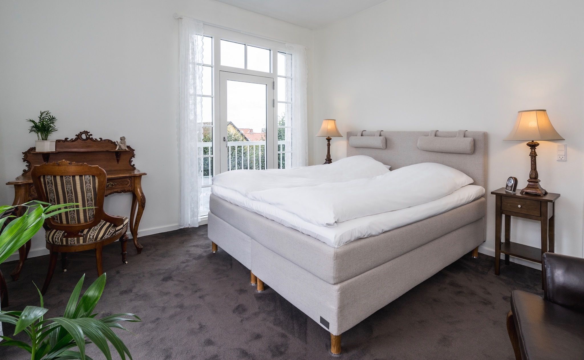 soundproofing, free wifi, bed sheets