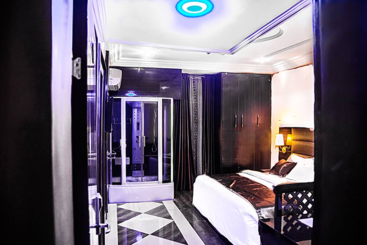 Honeymoon Room | Premium bedding, in-room safe, desk, laptop workspace