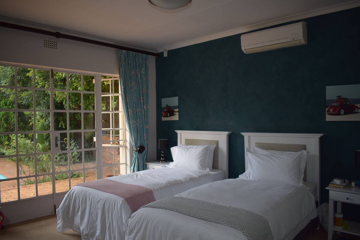 Classic Twin Room, 2 Single Beds, Pool Access, Pool View | Desk, rollaway beds, free WiFi