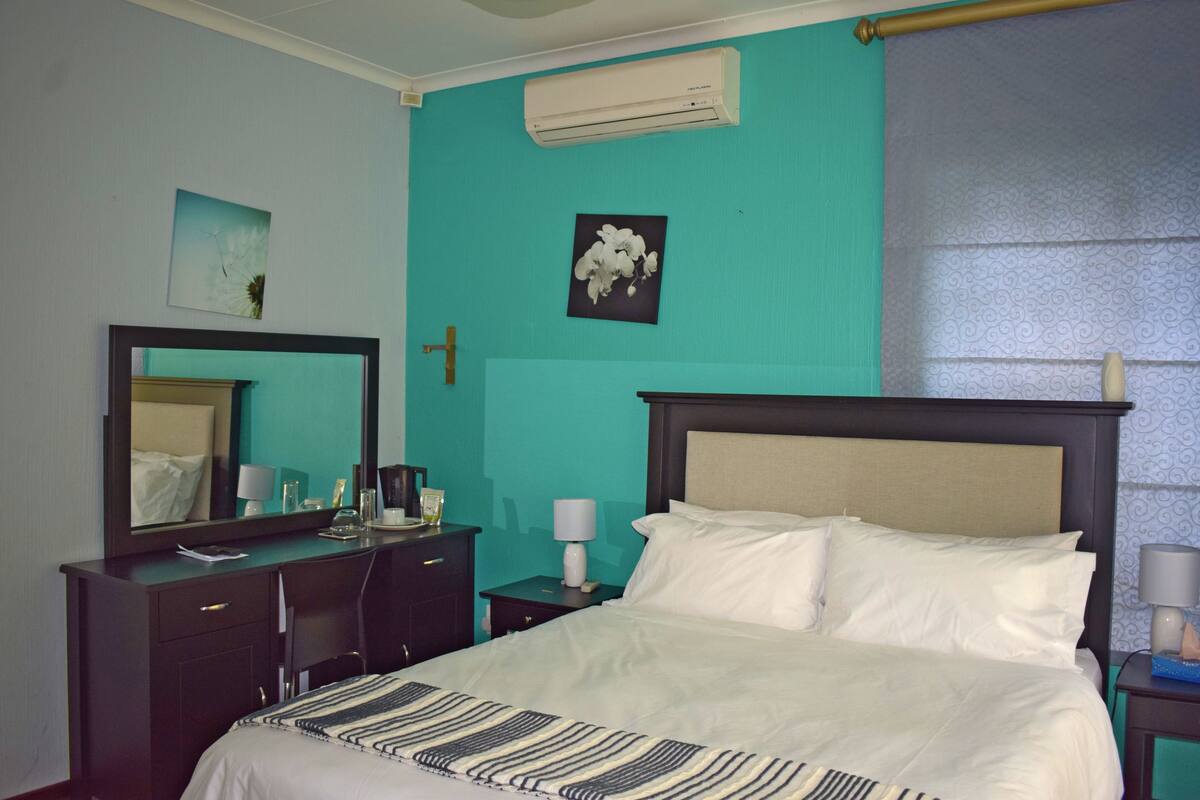 Basic Double Room, 1 Queen Bed, Private Bathroom, Garden View | Desk, rollaway beds, free WiFi