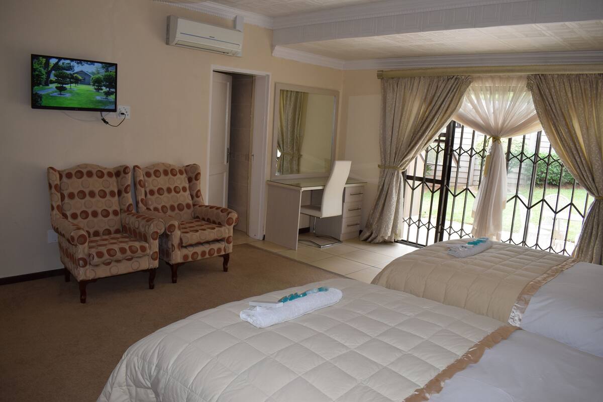 Deluxe Twin Room | Desk, rollaway beds, free WiFi