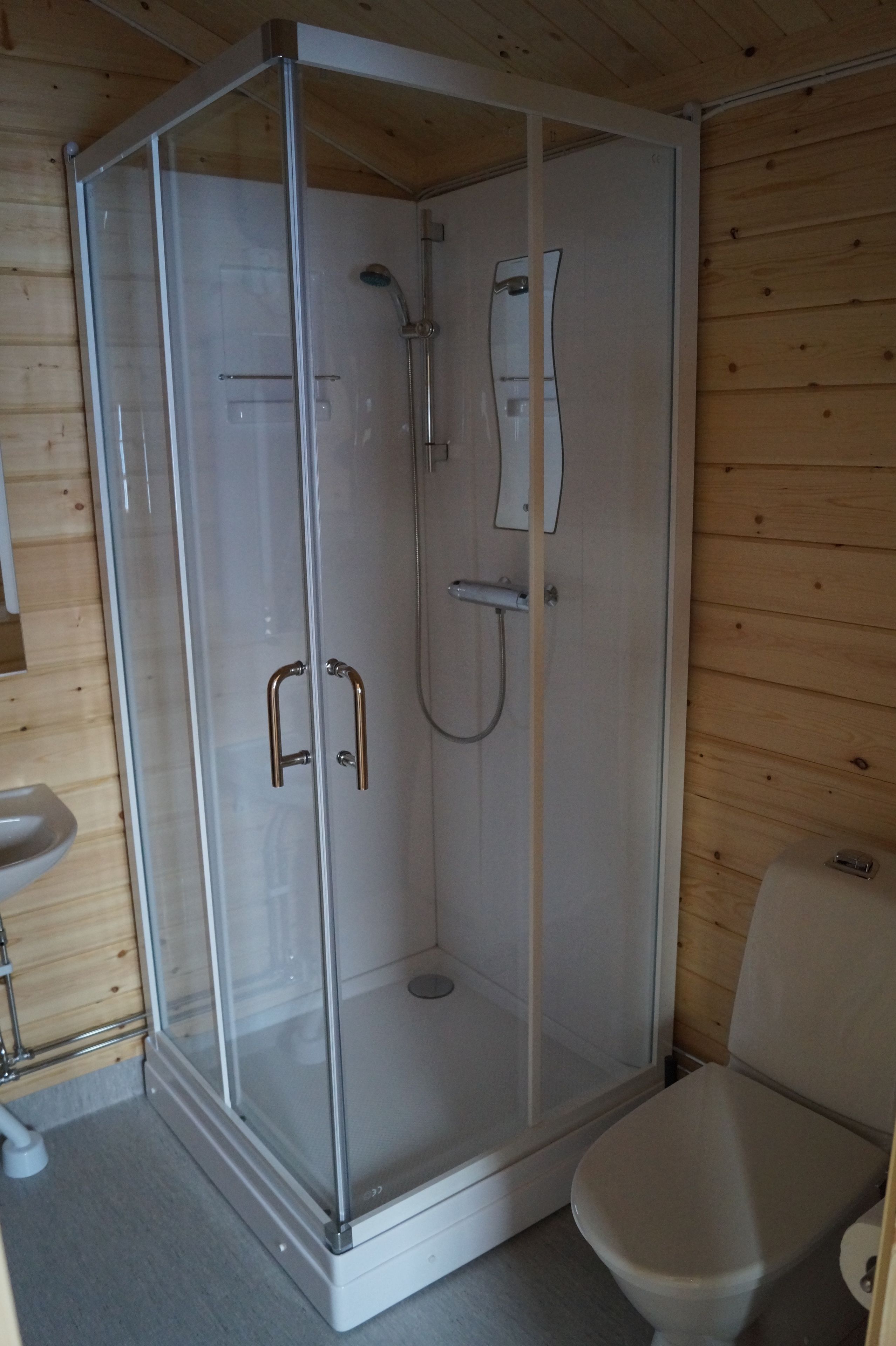 Hytte, tekjøkken | Dusj på badet