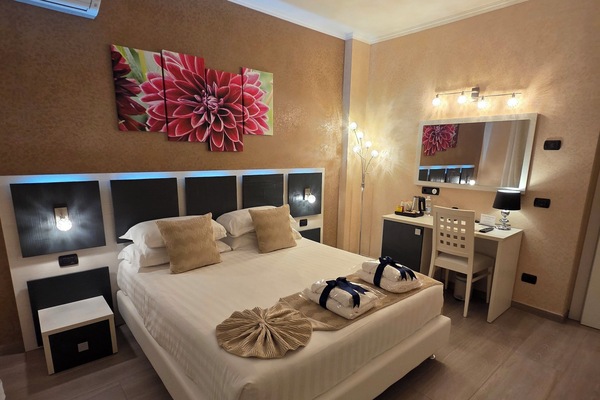 Deluxe Room | Premium bedding, minibar, in-room safe, desk
