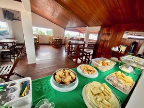 Free daily buffet breakfast