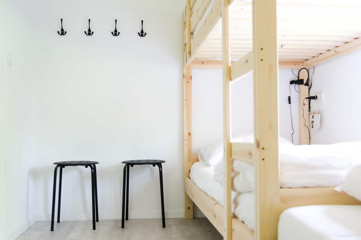 Bed in Shared Dormitory, Women only, Shared Bathroom (4 beds) | Een kluis op de kamer, verduisterende gordijnen, gratis wifi, beddengoed