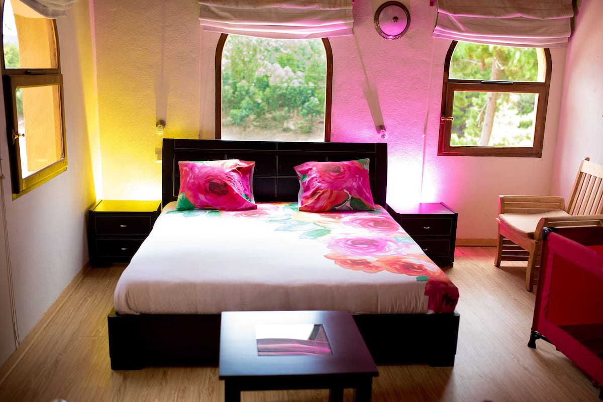 Family Room | Premium bedding, minibar, in-room safe, blackout drapes