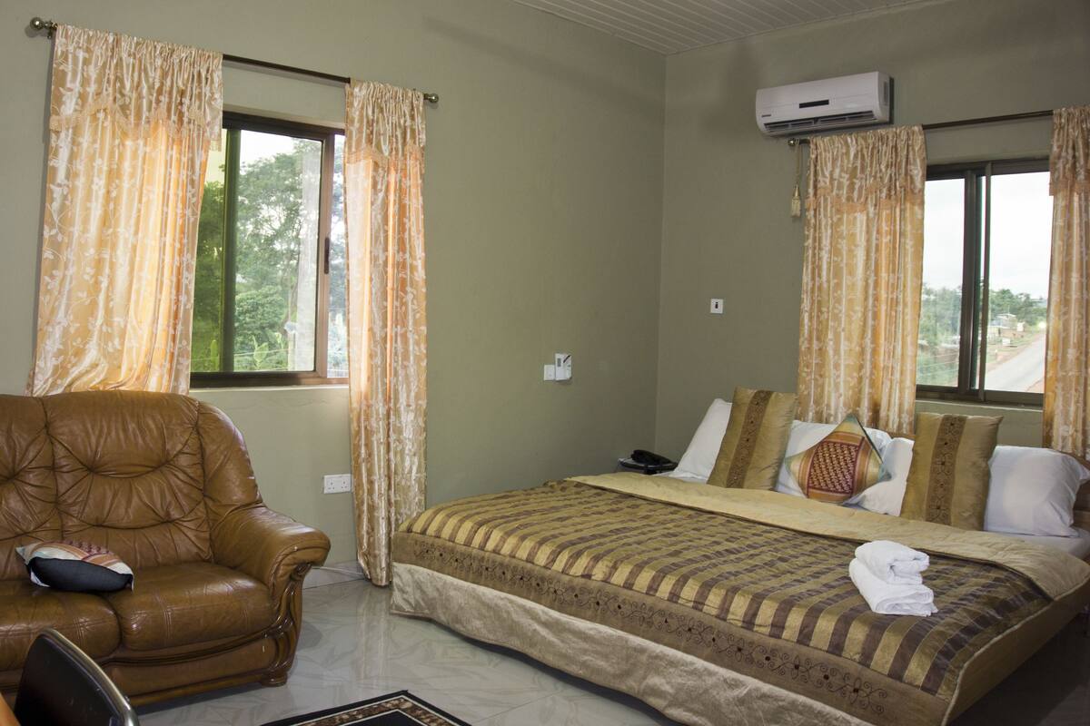 Suite ejecutiva, 1 habitación | Ropa de cama de alta calidad, escritorio, wifi gratis