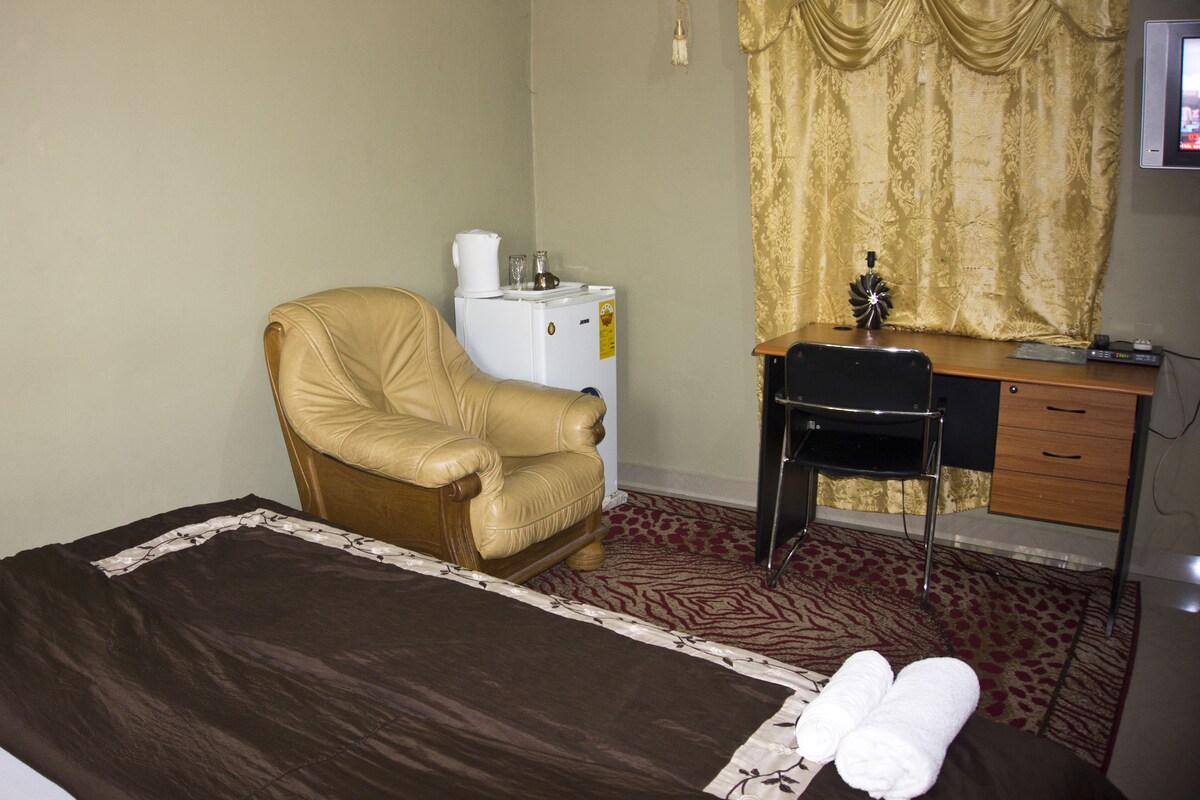Kamar Double | Seprai premium, meja kerja, dan Wi-Fi gratis