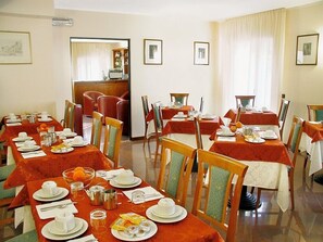 Free daily buffet breakfast - Hotel Dal Ponte (Bassano del Grappa)