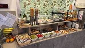Breakfast buffet - Hotel Parma (Milan)