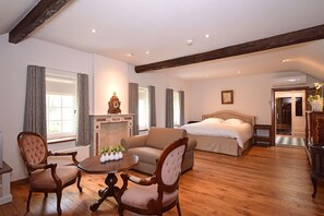 Luxury Double Room, 1 King Bed, Sauna, Garden Area | Premium bedding, minibar, individually decorated, individually furnished - B&B Domein Rodin (Oud-Turnhout)