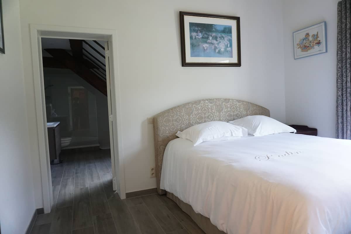 Deluxe Double Room (Rafael) | Premium bedding, minibar, desk, laptop workspace