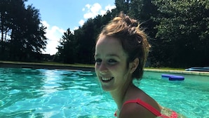 Piscina stagionale all'aperto, ombrelloni da piscina, lettini