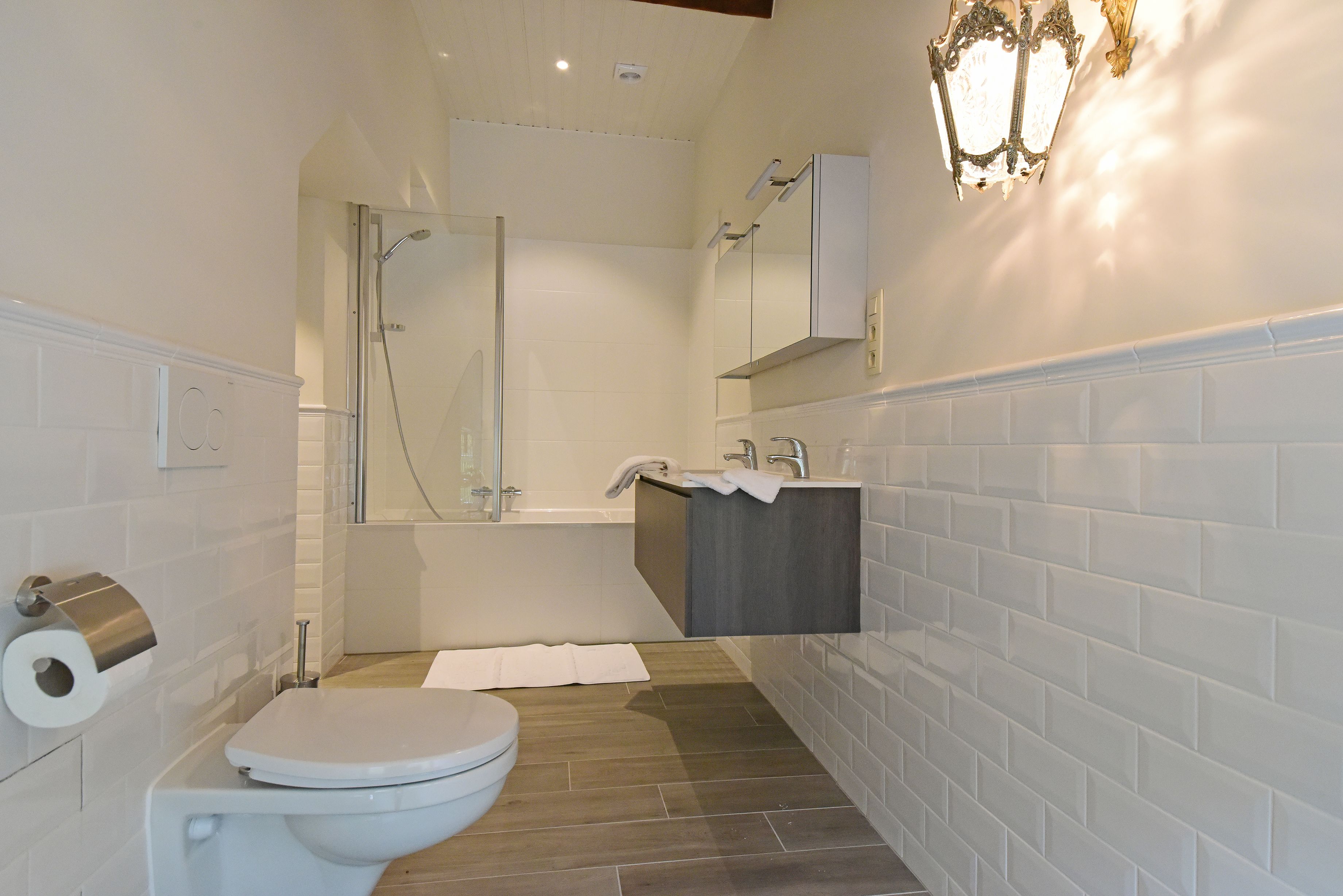 Chambre Double Luxe (Michelangelo) | Salle de bain | Articles de toilette gratuits, sèche-cheveux, peignoirs, chaussons