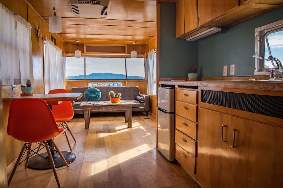 fridge, microwave, ice maker, paper towels