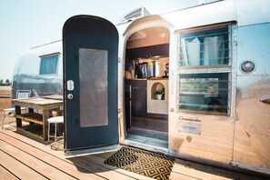 客室ごとに異なる装飾、客室ごとに異なるインテリア、WiFi (無料)、ベッドシーツ