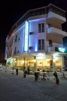 A hotel with a prominent sign reading "MELTEM HOTEL" and a visible restaurant named "HBS CAFE Hamburg".