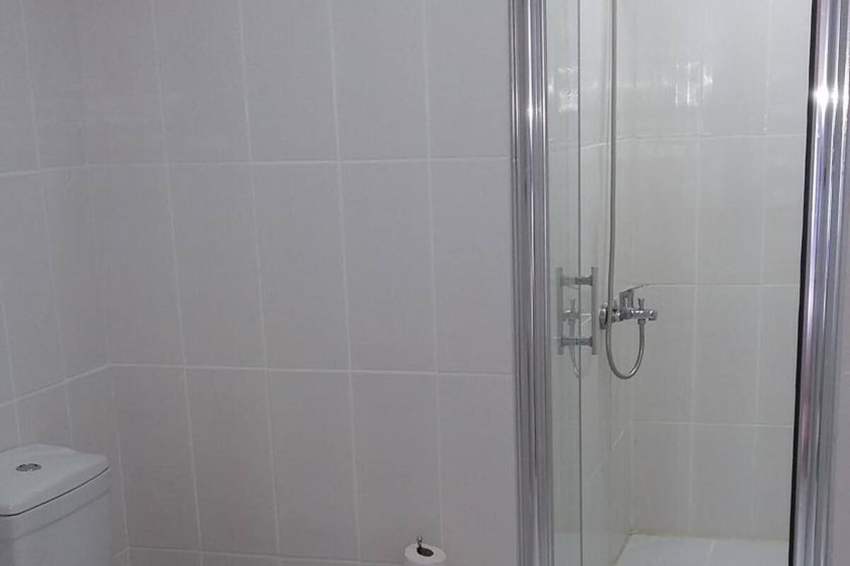 shower, free toiletries, hair dryer, slippers