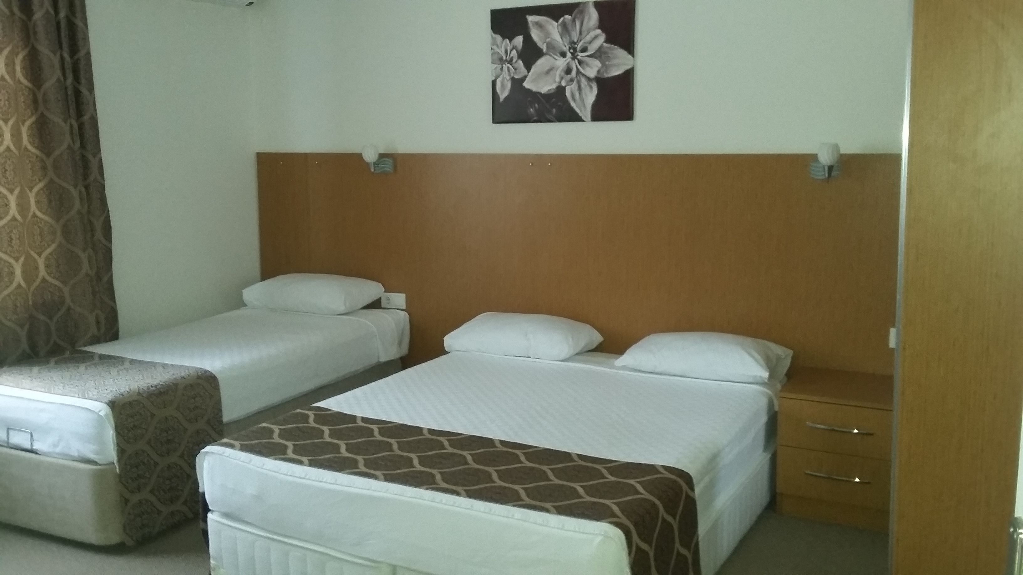 standard double or twin room | premium bedding, minibar, desk, rollaway beds