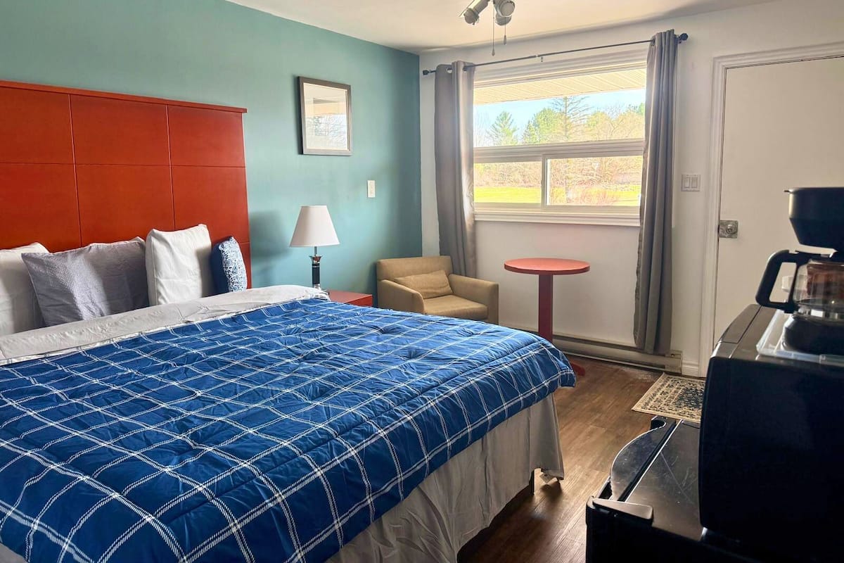 Chambre Deluxe | DĂ©cor unique, ameublement unique, systĂšme dâinsonorisation