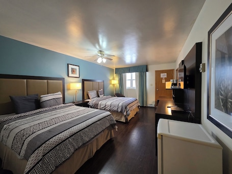 Deluxe Room, 2 Queen Beds | Individually decorated, individually furnished, soundproofing