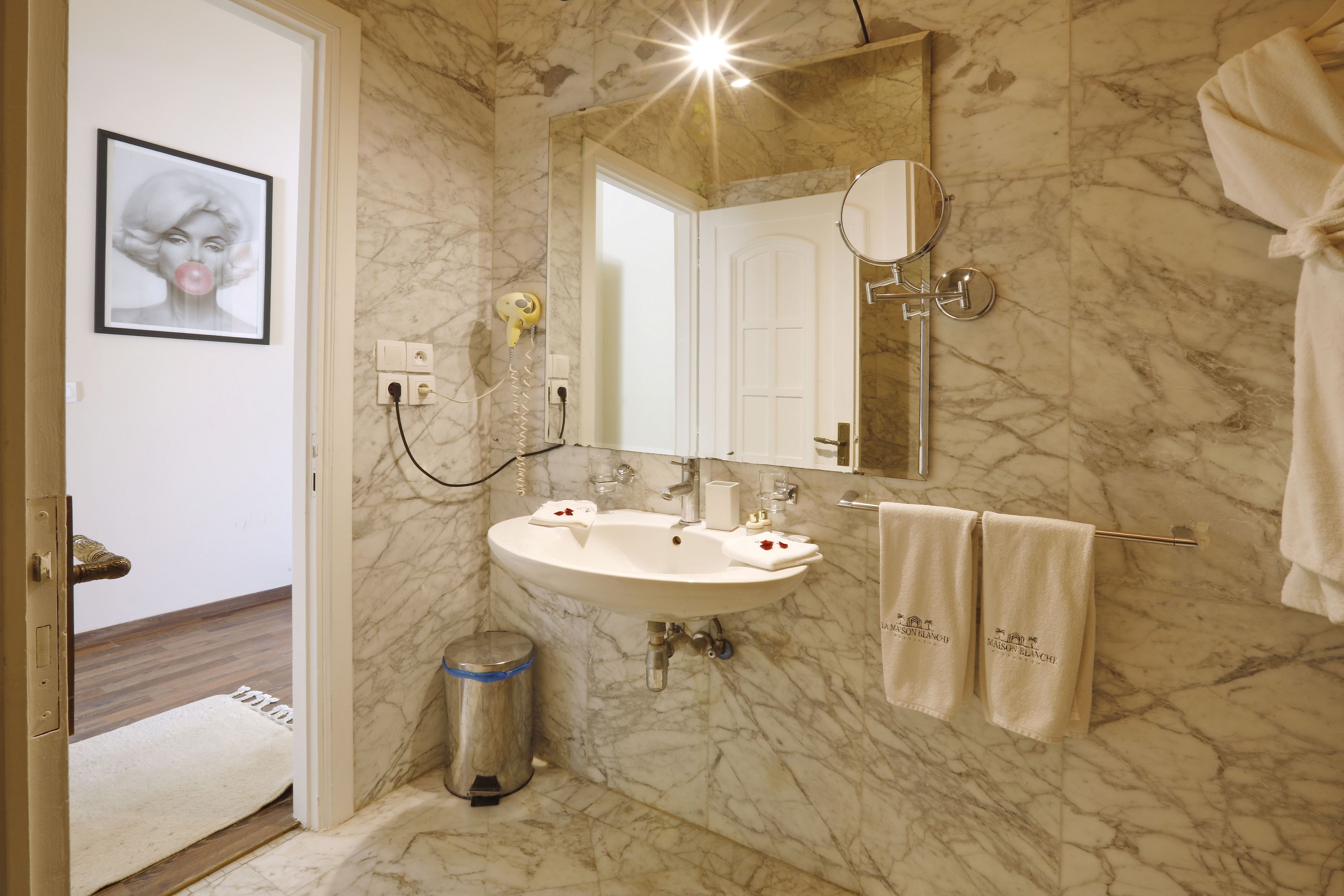 shower, free toiletries, hair dryer