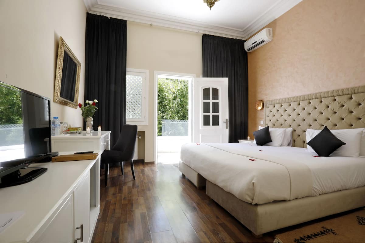 Suite, 2 camere da letto, bagno condiviso | Biancheria da letto di alta qualità, minibar, una cassaforte in camera