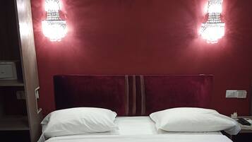 In-room safe, desk, free WiFi