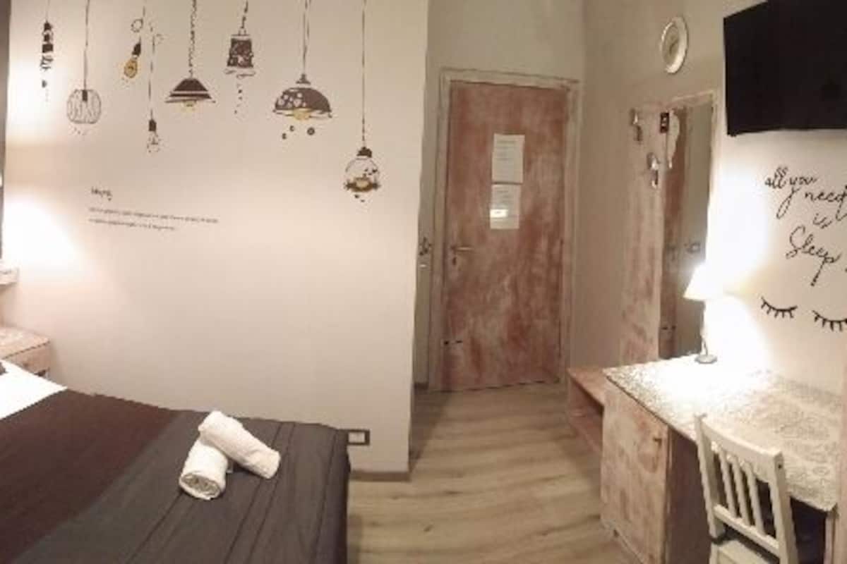 Habitació doble | Caixa forta a l'habitació, escriptori i wifi gratuïta