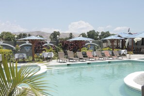 Outdoor pool - Odivin Hotel Luxury Suite (Gonaives)