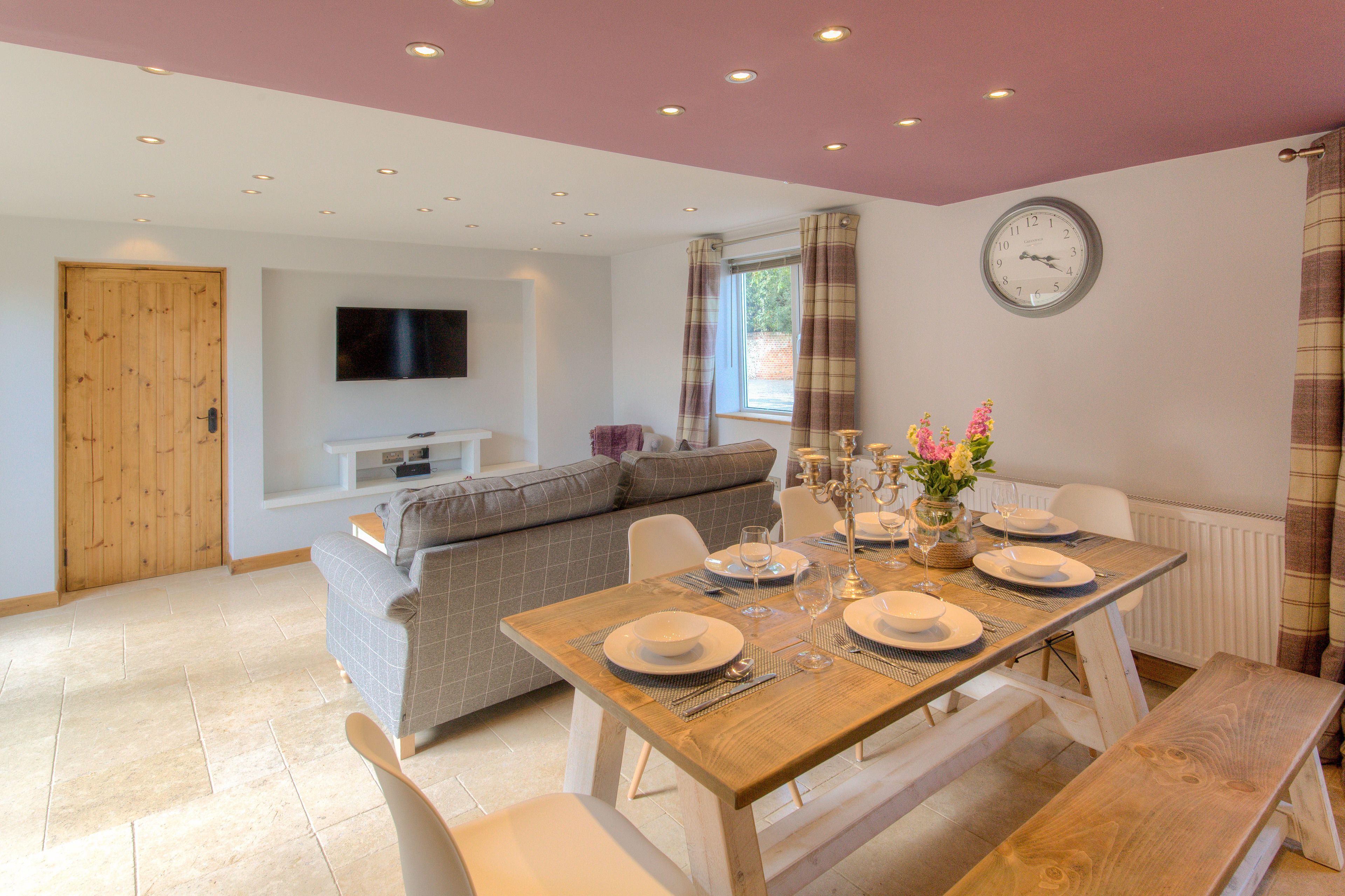 Luxury Cottage, 3 Bedrooms, Kitchen, Beachside | In-room dining